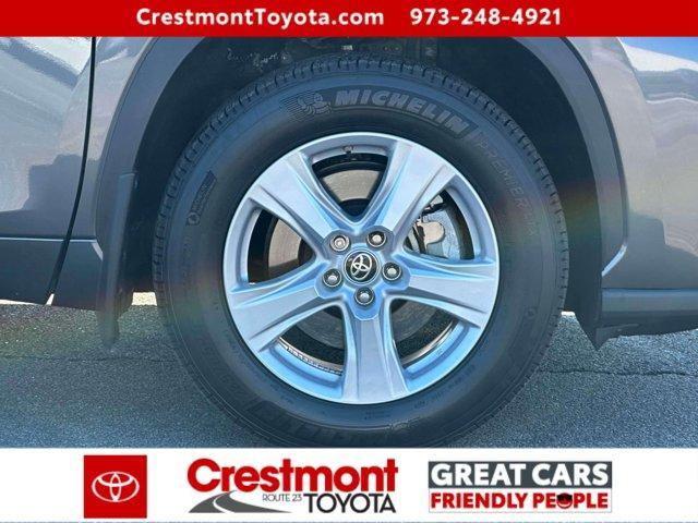 used 2025 Toyota Highlander car, priced at $38,488