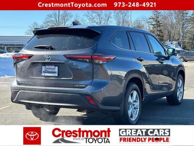 used 2025 Toyota Highlander car, priced at $38,488