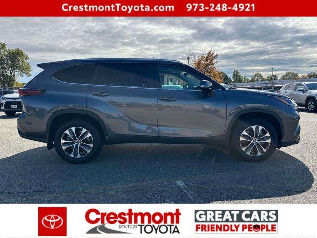 used 2025 Toyota Highlander car, priced at $42,984