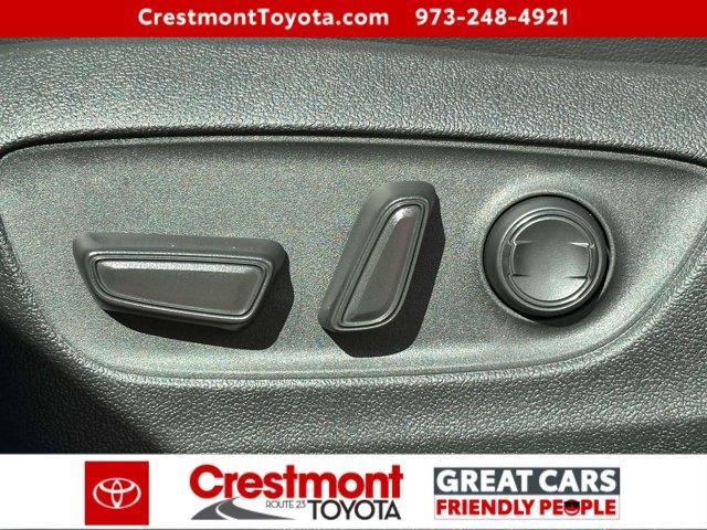 used 2025 Toyota Highlander car, priced at $42,984