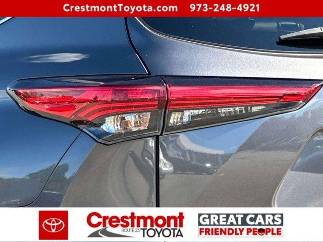 used 2023 Toyota Highlander car, priced at $36,584
