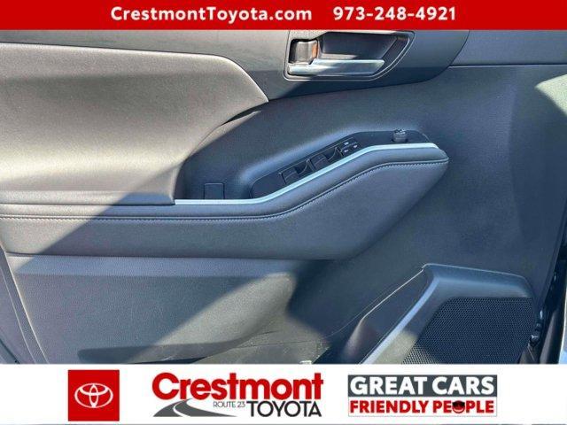 used 2023 Toyota Highlander car, priced at $36,584