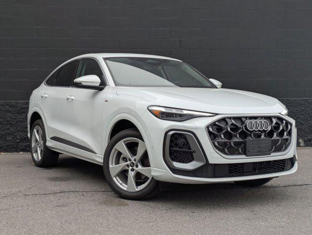 new 2025 Audi Q5 car, priced at $61,490