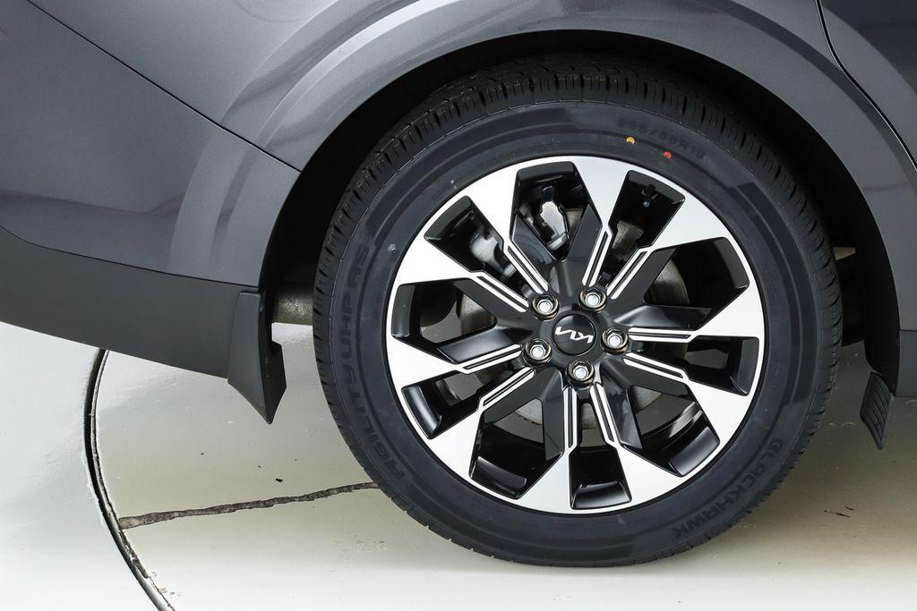 used 2024 Kia Carnival car, priced at $31,477