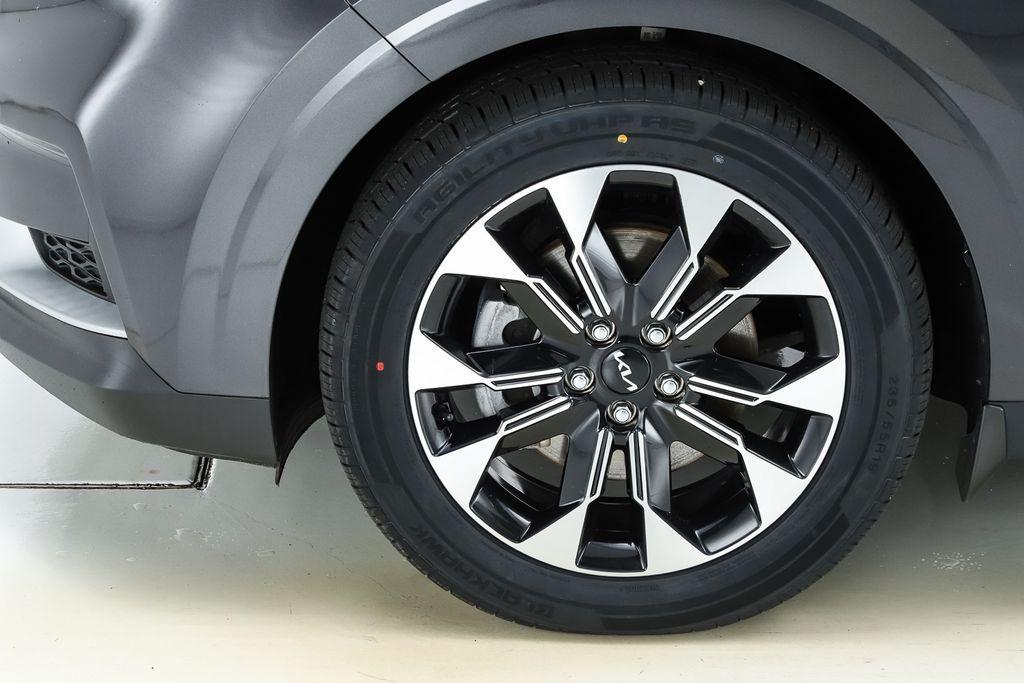 used 2024 Kia Carnival car, priced at $31,477