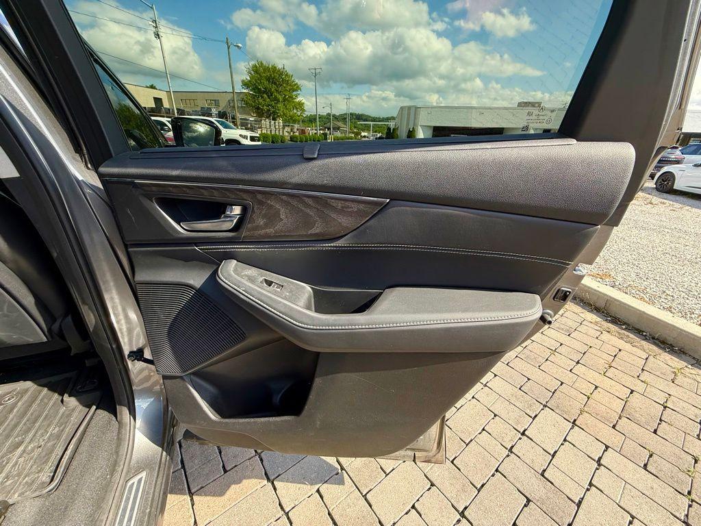 used 2023 Acura MDX car, priced at $40,925