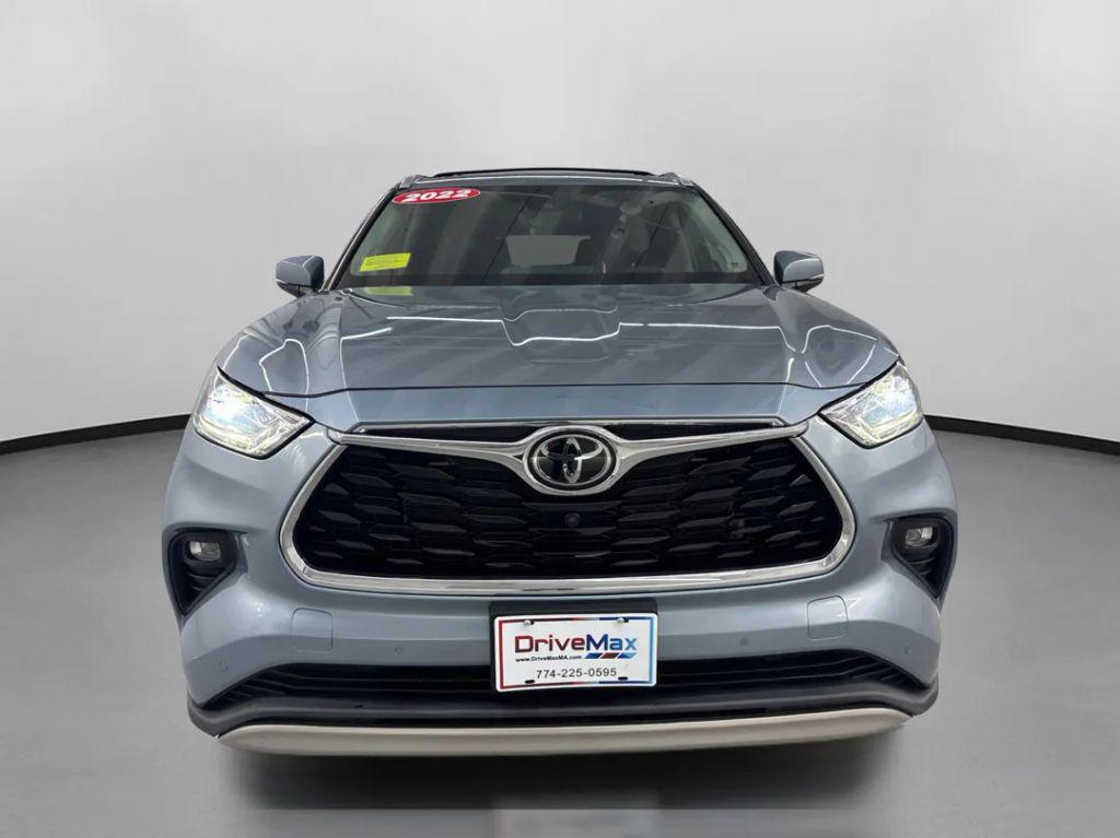 used 2022 Toyota Highlander car, priced at $32,999