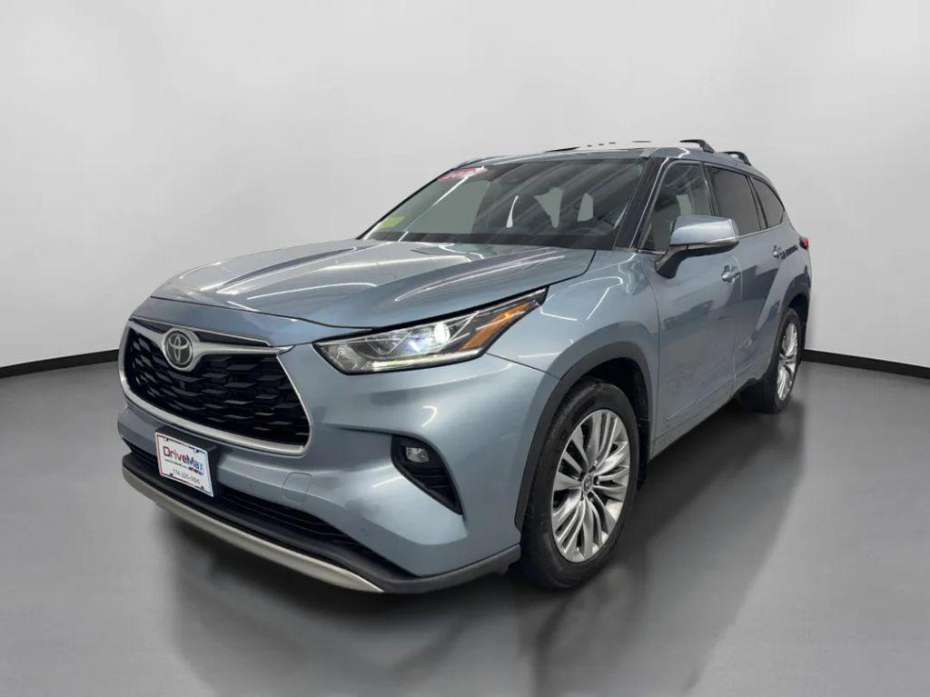 used 2022 Toyota Highlander car, priced at $32,999