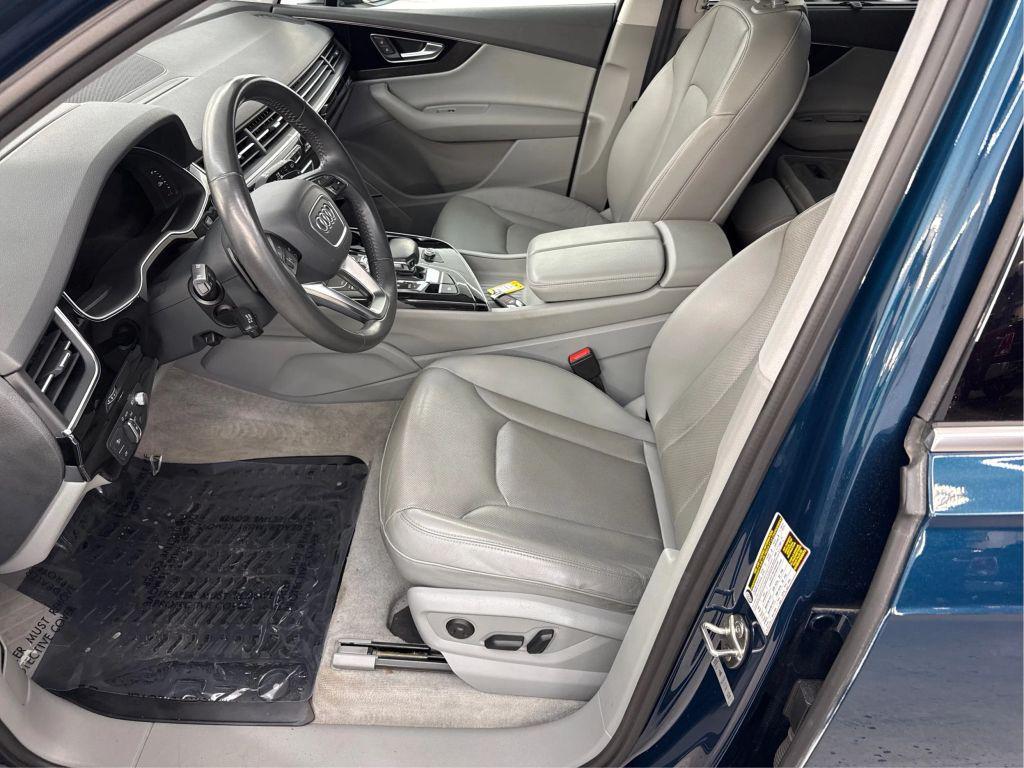 Audi Q7 view 13