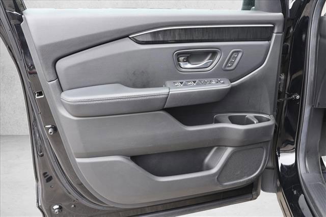 used 2025 Honda Pilot car, priced at $42,088