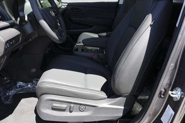 new 2026 Honda Odyssey car, priced at $42,014