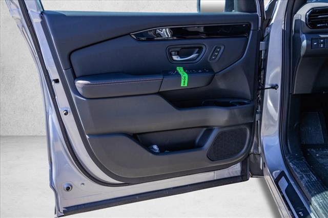 new 2025 Honda Pilot car, priced at $48,192