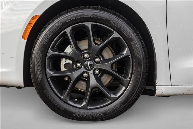 used 2025 Chrysler Pacifica car, priced at $29,998