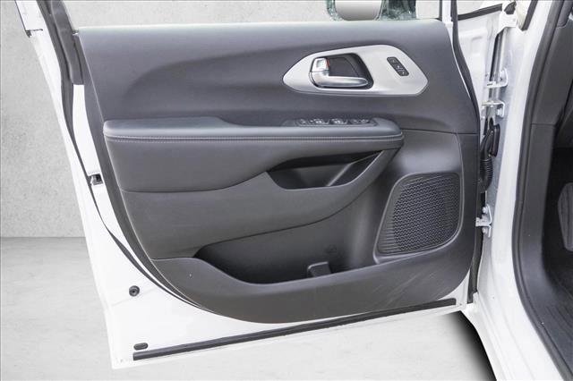 used 2025 Chrysler Pacifica car, priced at $29,998