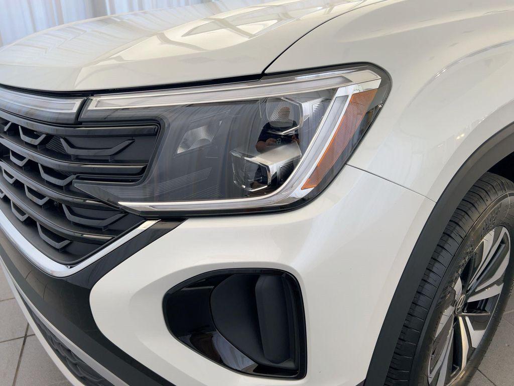 new 2026 Volkswagen Atlas Cross Sport car, priced at $39,109