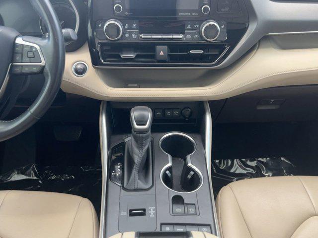 used 2020 Toyota Highlander car, priced at $25,499