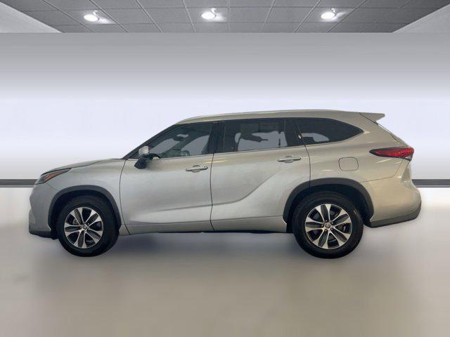 used 2020 Toyota Highlander car, priced at $25,499