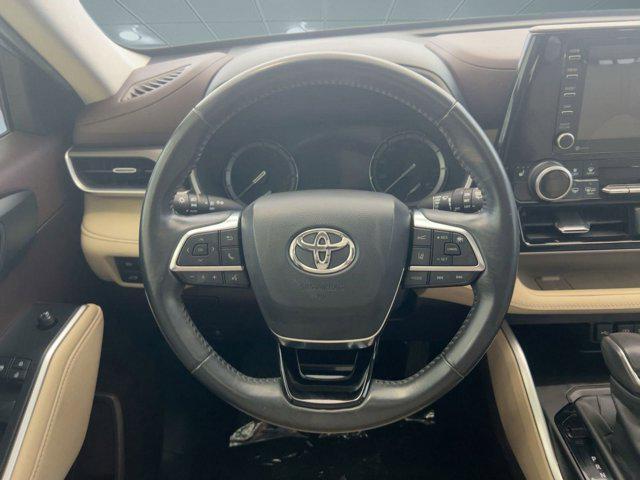used 2020 Toyota Highlander car, priced at $25,499