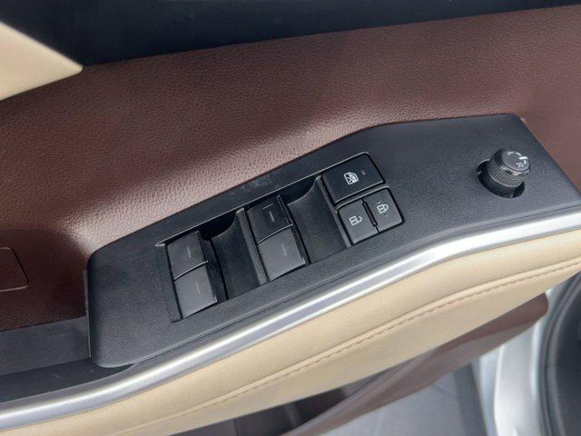 used 2020 Toyota Highlander car, priced at $25,499