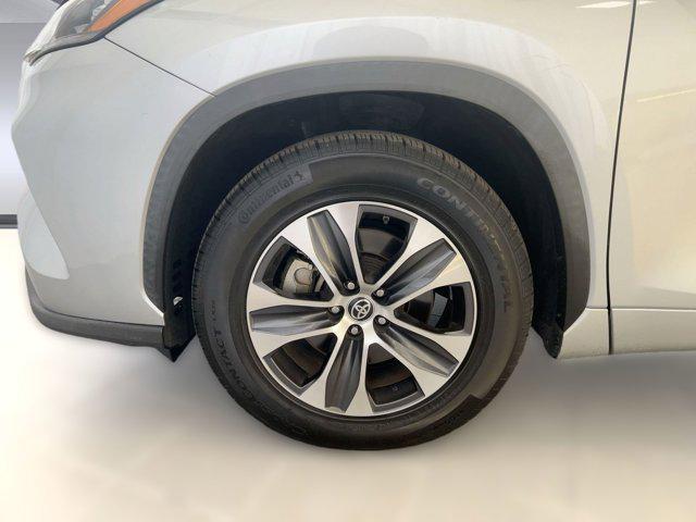 used 2020 Toyota Highlander car, priced at $25,499