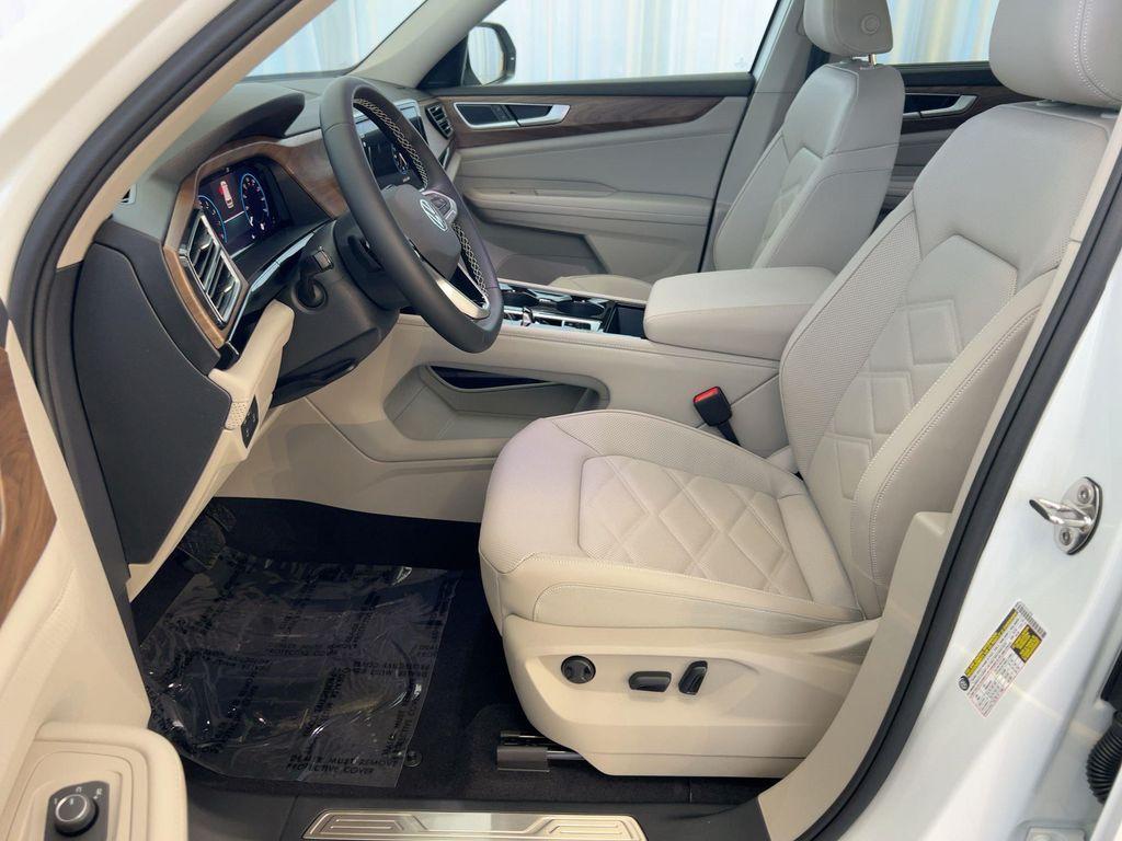 new 2026 Volkswagen Atlas car, priced at $43,250