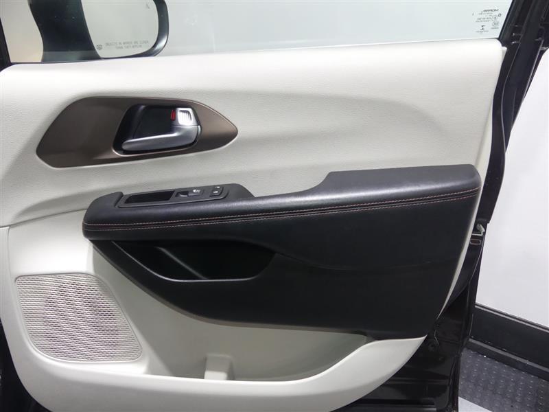 used 2018 Chrysler Pacifica car, priced at $10,499