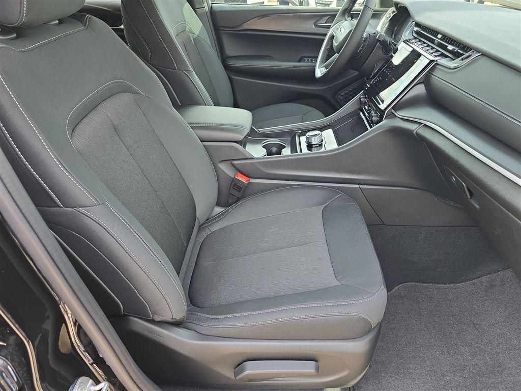 new 2025 Jeep Grand Cherokee car, priced at $40,351