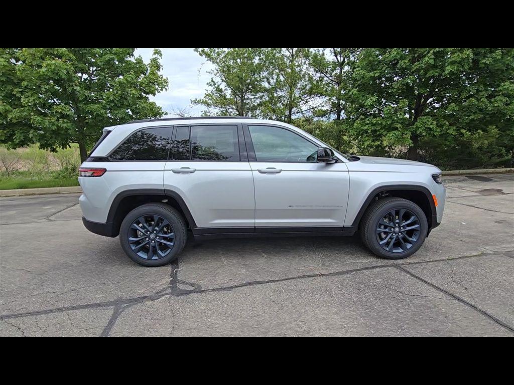 new 2026 Jeep Grand Cherokee car, priced at $46,086