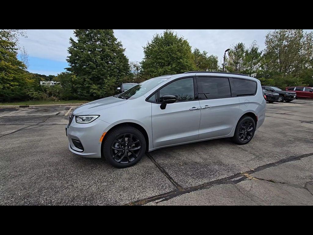 new 2026 Chrysler Pacifica car, priced at $50,396