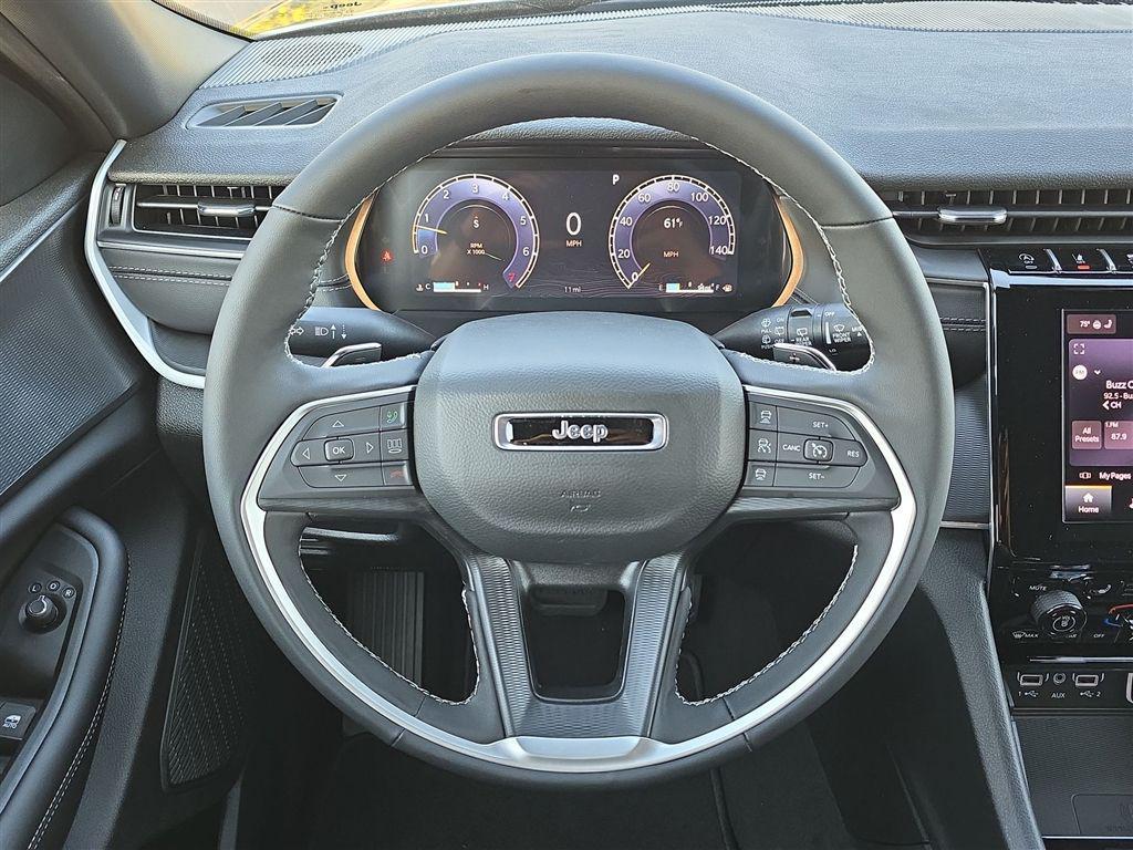 new 2025 Jeep Grand Cherokee car, priced at $40,683