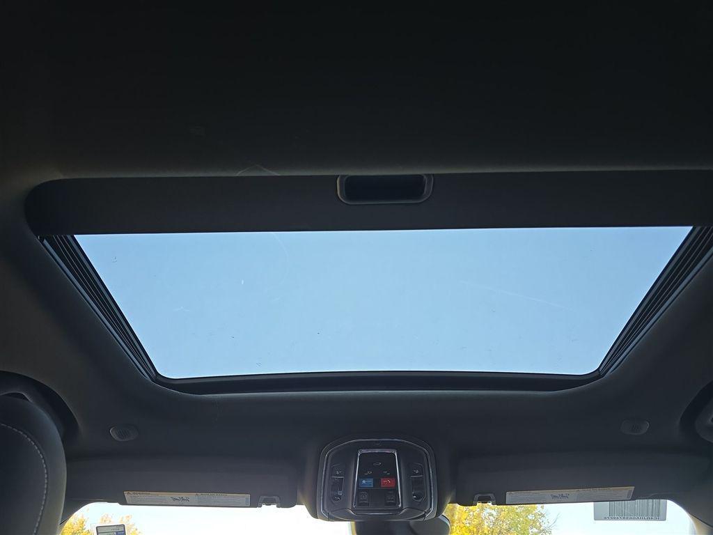 new 2025 Jeep Grand Cherokee car, priced at $40,683