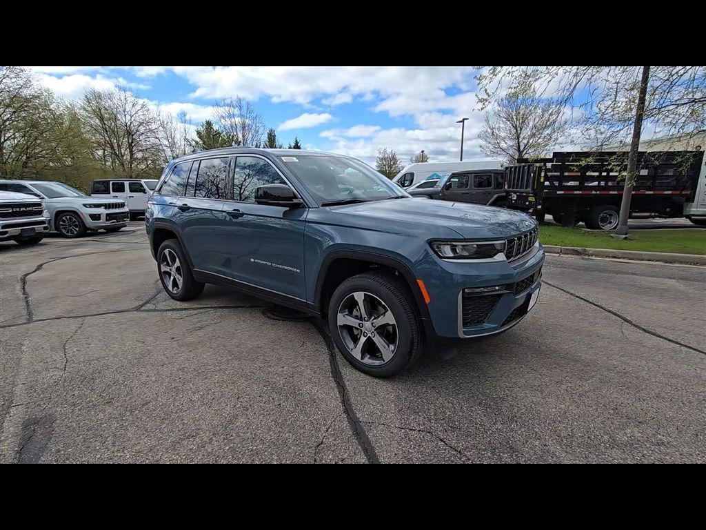 new 2026 Jeep Grand Cherokee car, priced at $41,864