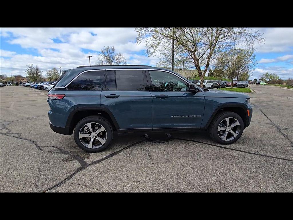 new 2026 Jeep Grand Cherokee car, priced at $41,864