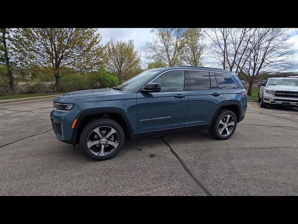 new 2026 Jeep Grand Cherokee car, priced at $41,864