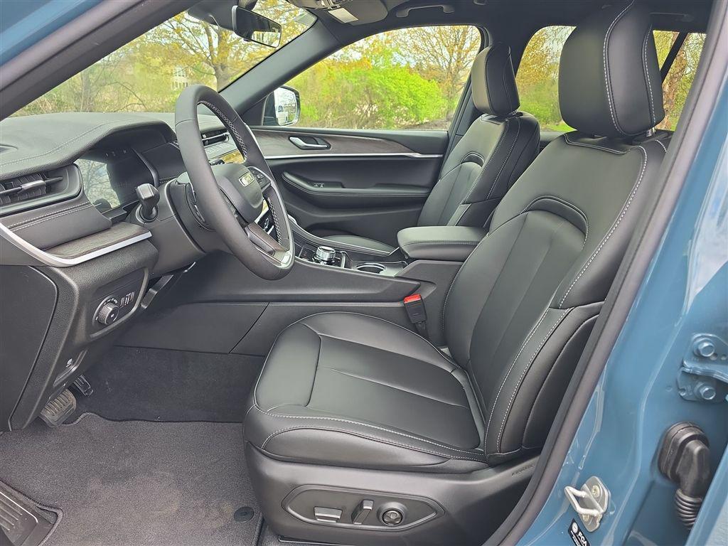 new 2026 Jeep Grand Cherokee car, priced at $41,864