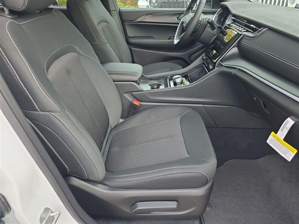 new 2025 Jeep Grand Cherokee L car, priced at $39,425