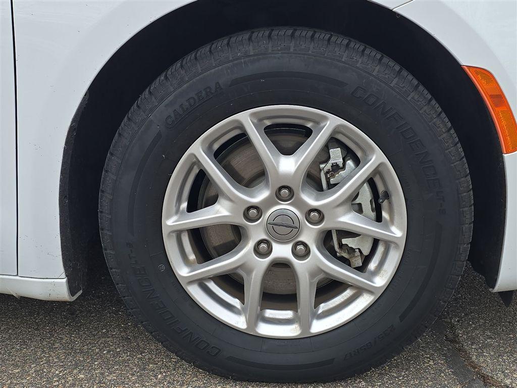 used 2024 Chrysler Pacifica car, priced at $25,590