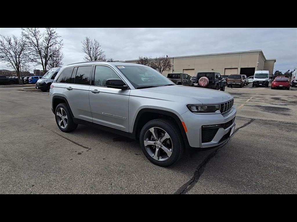 new 2026 Jeep Grand Cherokee car, priced at $43,340
