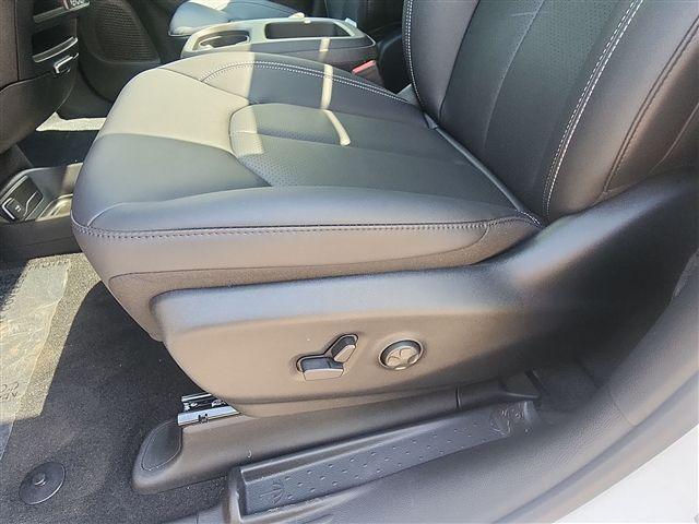 new 2025 Chrysler Pacifica car, priced at $39,620