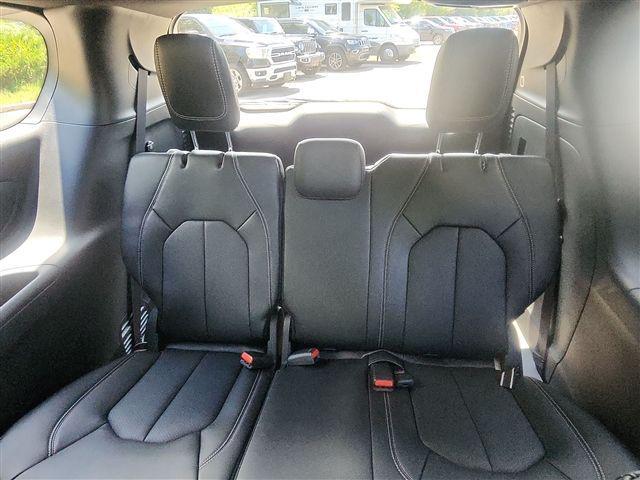 new 2025 Chrysler Pacifica car, priced at $39,620