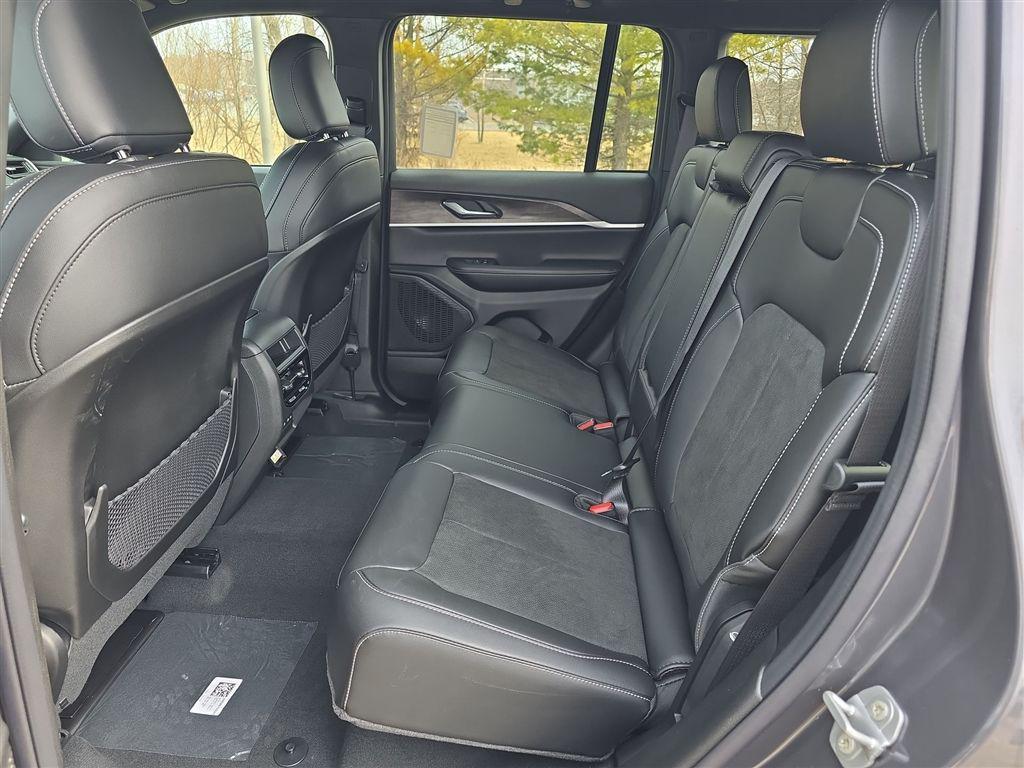 new 2026 Jeep Grand Cherokee car, priced at $43,761