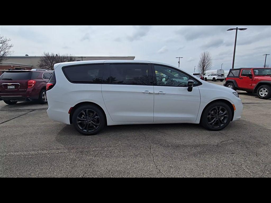 new 2026 Chrysler Pacifica car, priced at $40,824