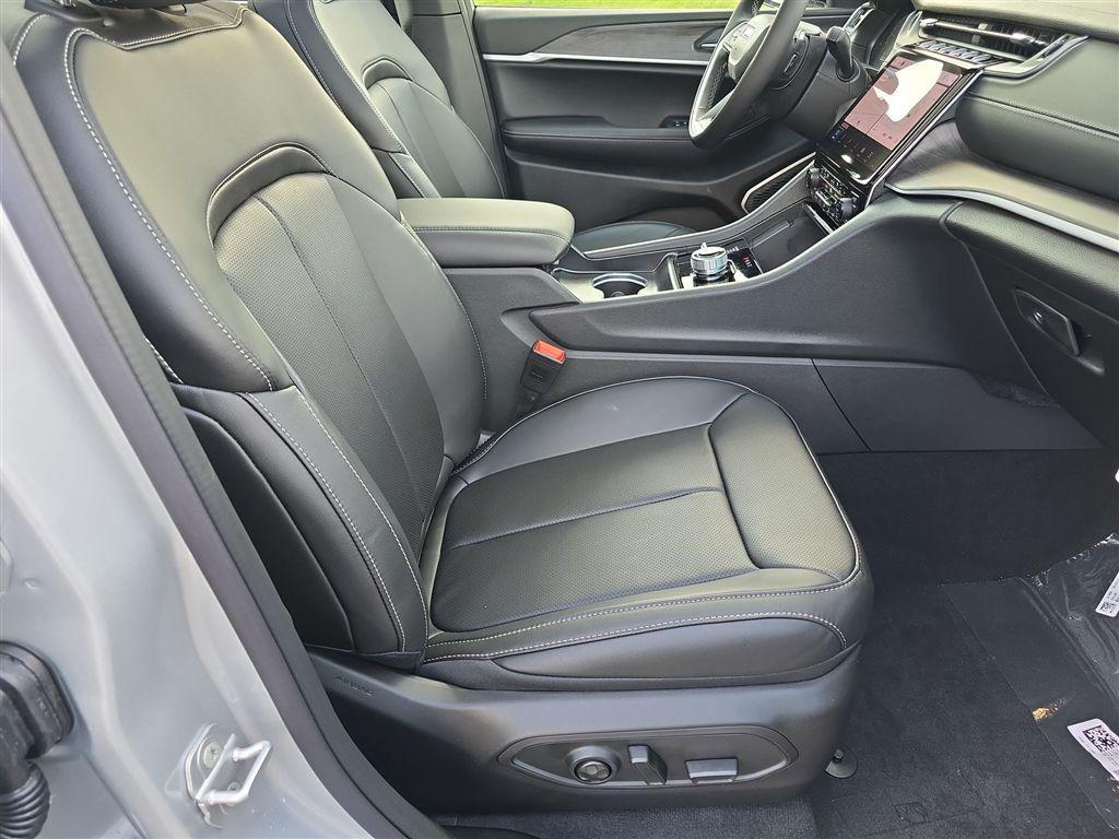 new 2025 Jeep Grand Cherokee L car, priced at $54,559