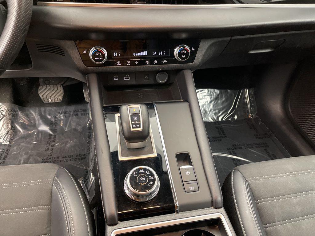 used 2024 Mitsubishi Outlander car, priced at $21,595