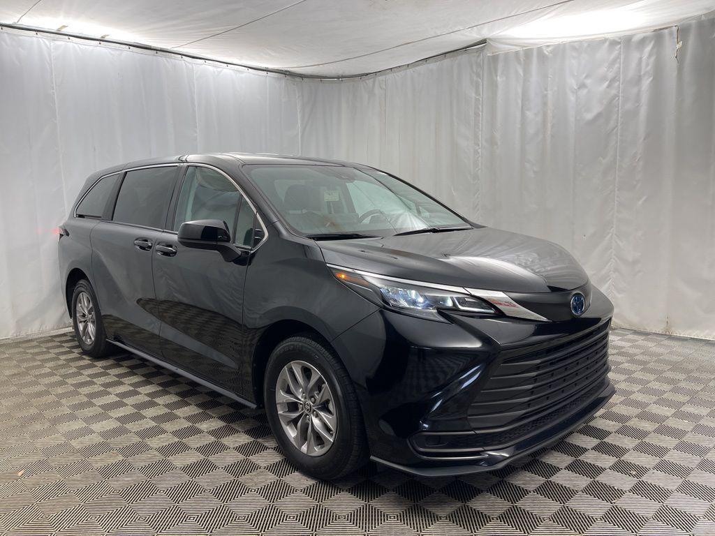 used 2024 Toyota Sienna car, priced at $36,495
