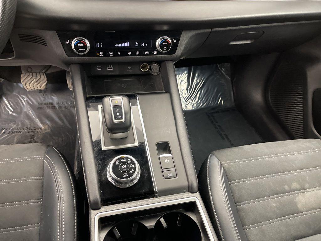 used 2024 Mitsubishi Outlander car, priced at $23,985