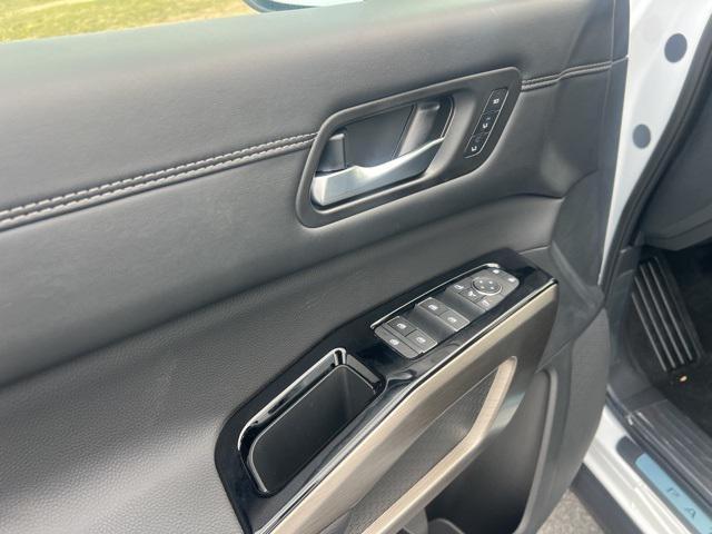 new 2025 Nissan Pathfinder car, priced at $44,173