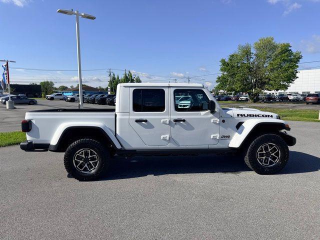 used 2025 Jeep Gladiator car, priced at $48,000