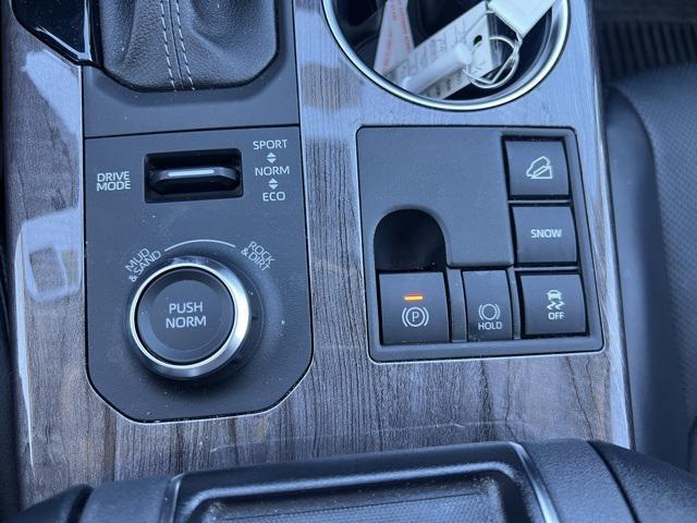 used 2023 Toyota Highlander car, priced at $38,500