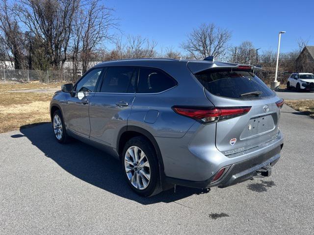 used 2023 Toyota Highlander car, priced at $38,500